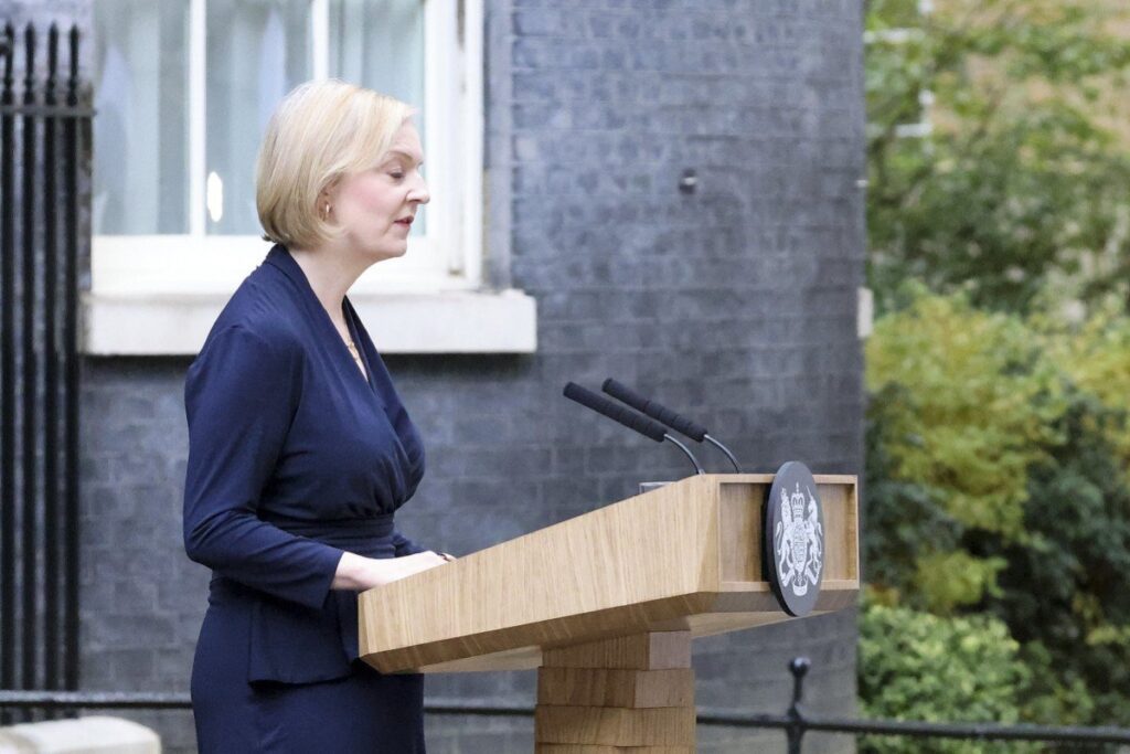 La premier britannica Liz Truss annuncia le sue dimissioni (ph. 10 Downing street).