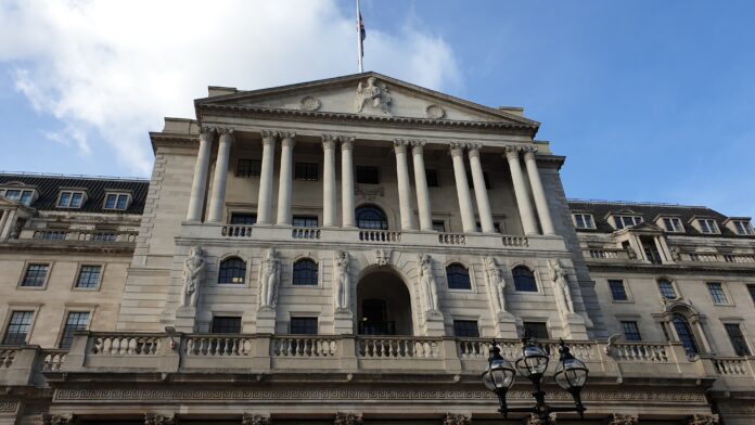 Perchè la sterlina sta crollando e cosa significa per chi abita a Londra?